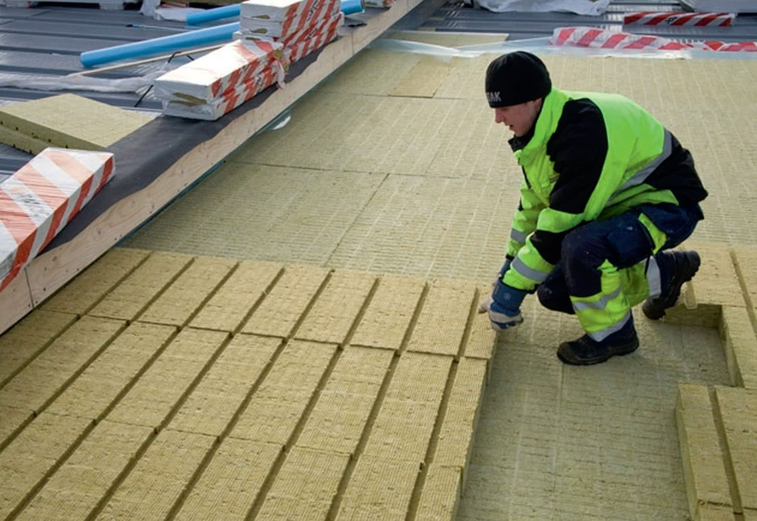 Dach płaski ocieplony wełną mineralną. Dach płaski ocieplony wełną mineralną.